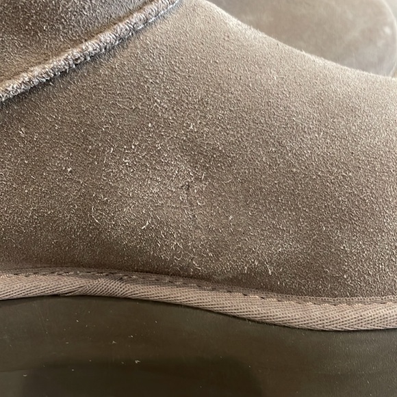 UGG WOMEN'S CLASSIC MINI PLATFORM BOOTS - Picture 12 of 16